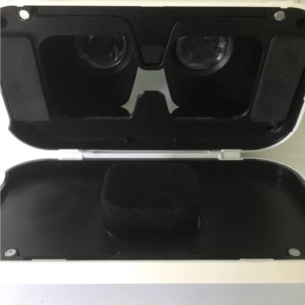 Sharper Image Virtual Reality Headset GUC